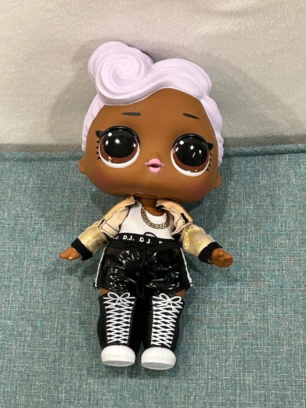 MGA L.O.L. Surprise! D.J. Fashion Doll 11” White Wavy Hair Outfit Shoes 2021